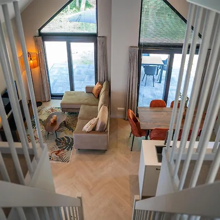 בית נופש Modern Luxe Ecovilla With Terrace On The Water *