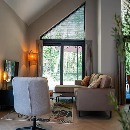 Modern Luxe Ecovilla With Terrace On The Water אוירשחוט