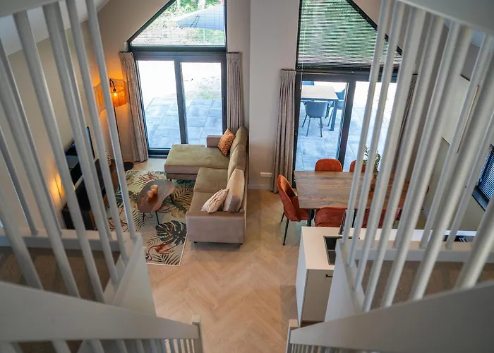 בית נופש Modern Luxe Ecovilla With Terrace On The Water *