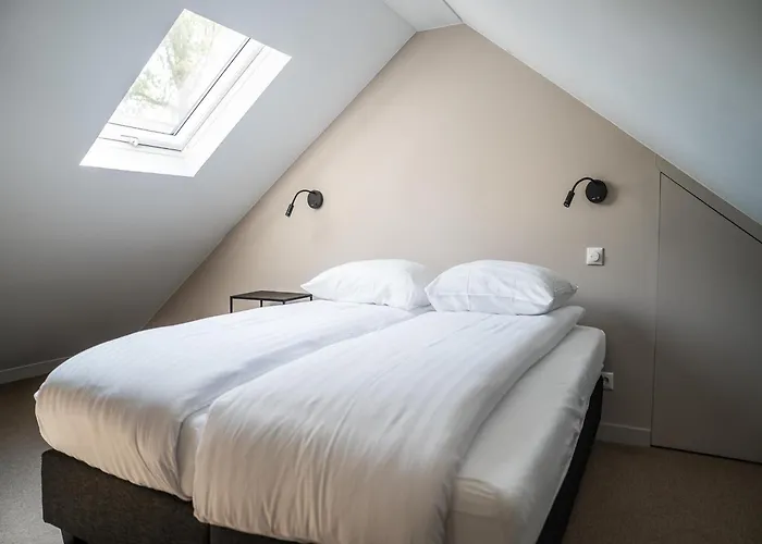 Modern Luxe Ecovilla With Terrace On The Water בית נופש אוירשחוט