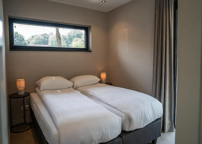 Modern Luxe Ecovilla With Terrace On The Water אוירשחוט